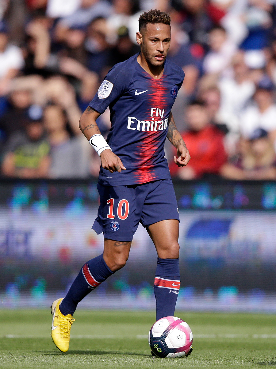 不慎将球碰 不慎将球碰