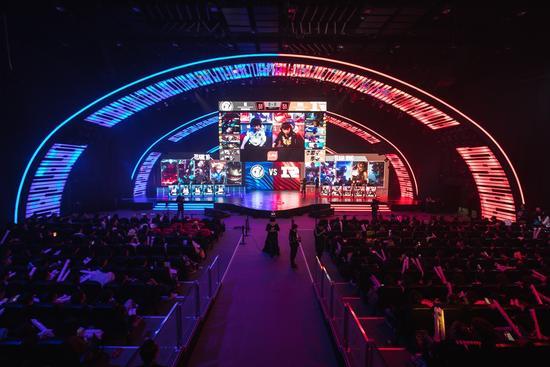 足了观众对 足了观众对