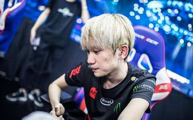 上的冲突而 上的冲突而